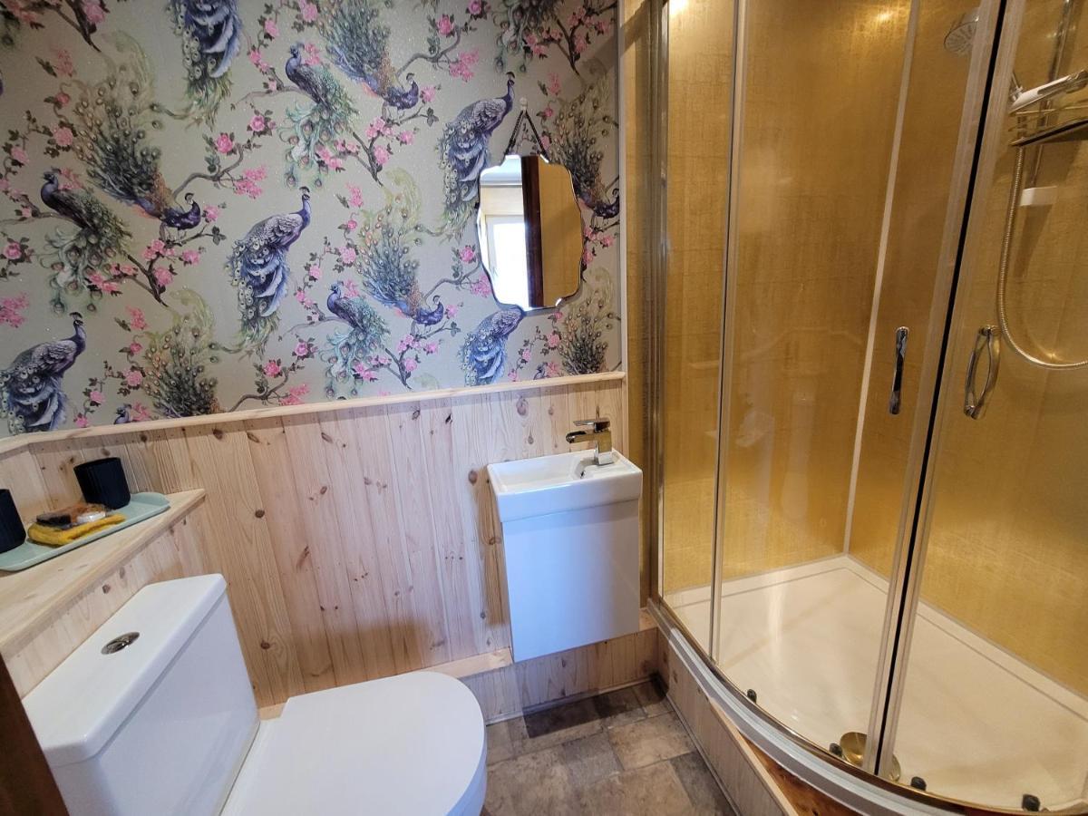 Hideaway Escapes: With Animal Encounters In Pembrokeshire Bed & Breakfast