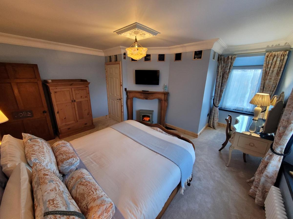 Hideaway Escapes: With Animal Encounters In Pembrokeshire