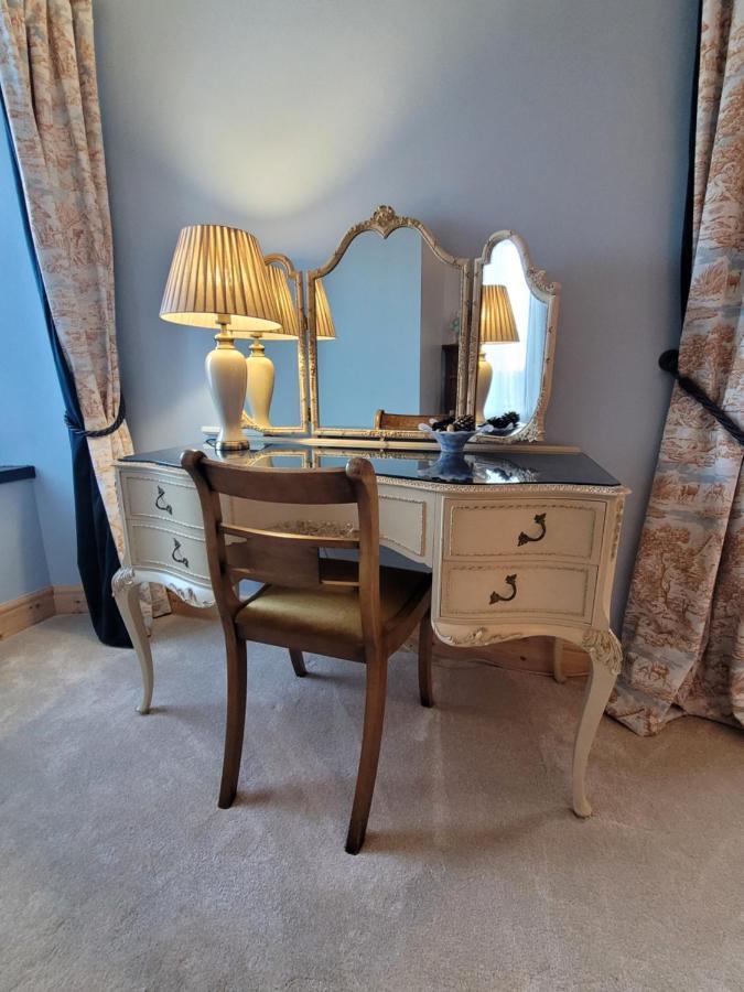 Couette-café Family Or Romantic Break, On Our Smallholding Close To Narberth